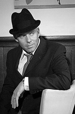 Frank in Person, Frank Sinatra impersonator